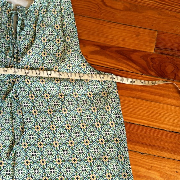 Max Studio sleeveless green and blue print blouse with keyhole tie. Size… - Picture 5 of 12
